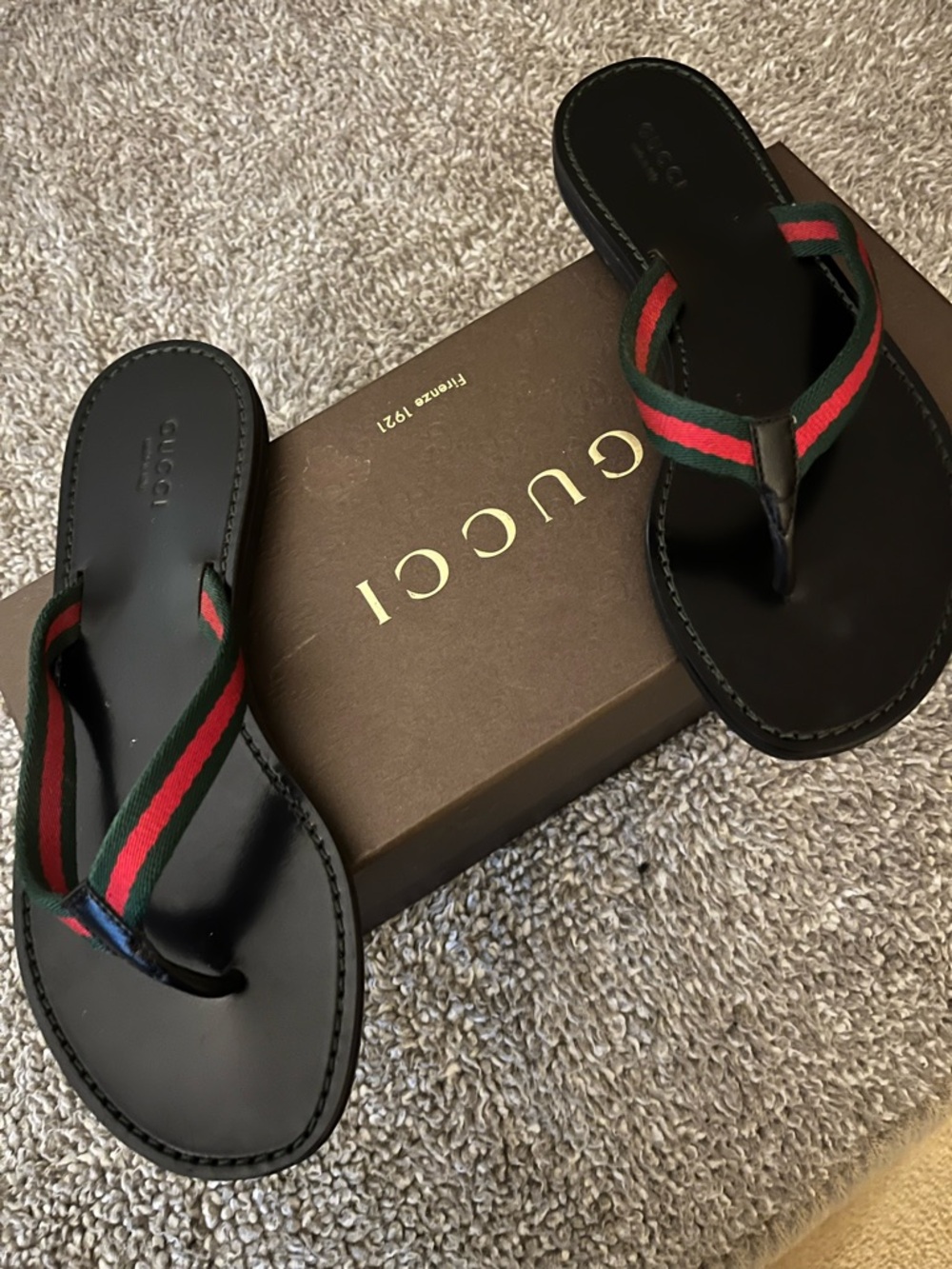 Gucci Black Leather Flip Flops with Green and Red Webbing